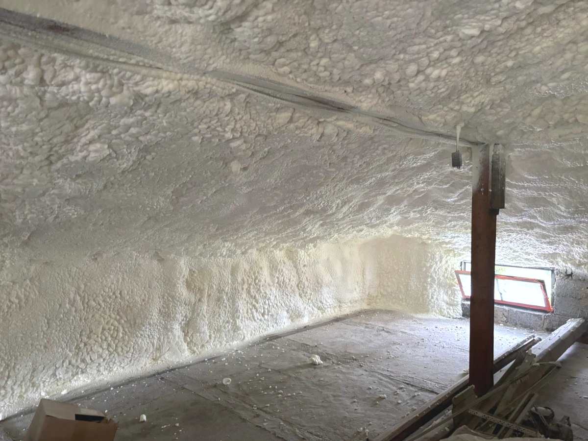 Izolacja poddasza pianą